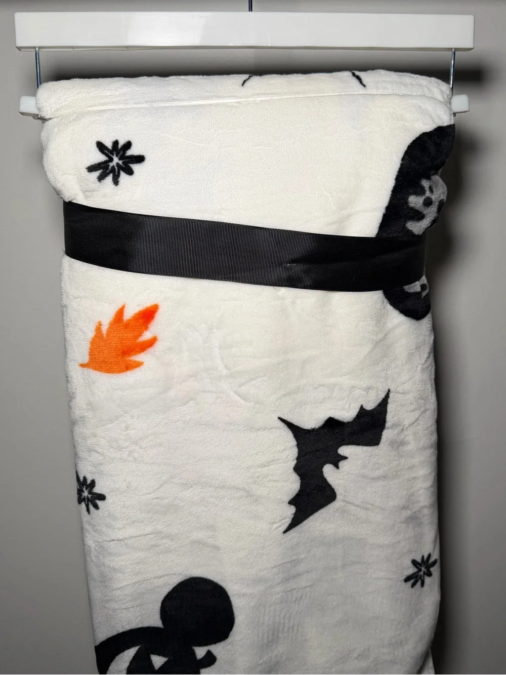 Disney Halloween Mickey & Minnie Plush Throw Blanket NWT 50x70 Super Soft Fleece